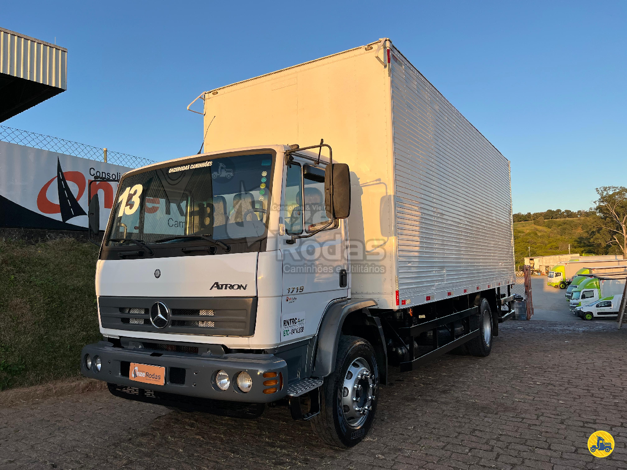 MB 1719 de Onze Rodas Caminhões e Utilitários